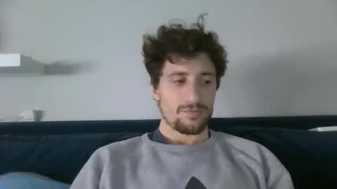 users1819 online show from December 18, 2025, 8:31 am