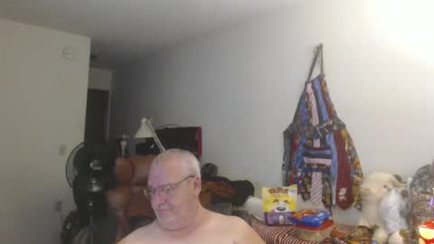 Snapshot of usgoober chatting on October 7, 2025, 3:04 am Eric online show from October 7, 2025, 3:04 am