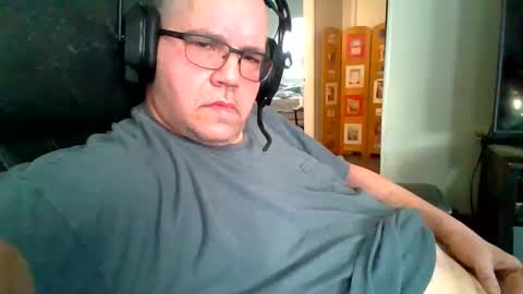 usstarr1 online show from December 5, 2024, 9:28 pm