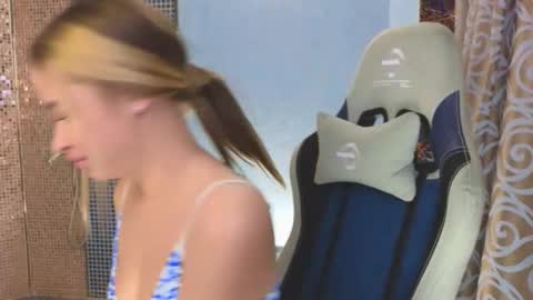 Snapshot of uvrays999 chatting on October 17, 2025, 3:47 pm Leila online show from October 17, 2025, 3:47 pm