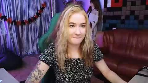 Leila online show from November 10, 2025, 1:43 pm