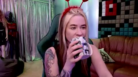 Leila online show from February 2, 2026, 8:40 pm