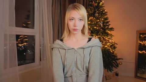 Snapshot of uwu_flower chatting on February 17, 2026, 1:51 pm Chloe online show from February 17, 2026, 1:51 pm