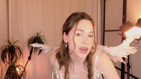 vivi online show from December 24, 2024, 10:28 pm