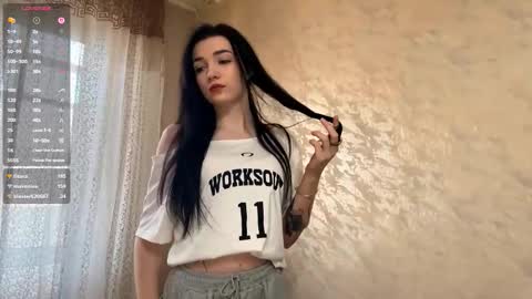 Snapshot of uwun_pinksi chatting on February 28, 2026, 3:18 am Lisi online show from February 28, 2026, 3:18 am