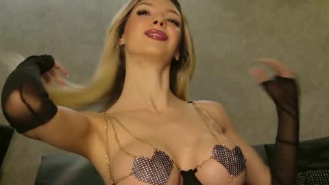 Snapshot of v_deville chatting on March 14, 2026, 3:23 am Mia online show from March 14, 2026, 3:23 am