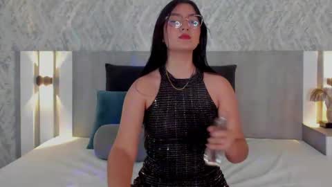 Vaalentina Lux online show from June 4, 2026, 3:29 pm