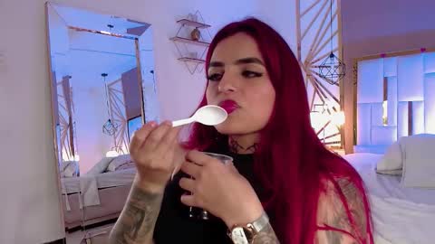 Snapshot of vaaleriee_miller_ chatting on October 22, 2025, 6:29 pm valeriee miller online show from October 22, 2025, 6:29 pm