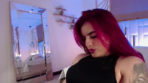 Snapshot of vaaleriee_miller_ chatting on November 13, 2025, 4:50 pm valeriee miller online show from November 13, 2025, 4:50 pm