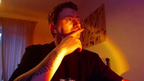 Snapshot of vacation__ chatting on February 14, 2025, 4:31 pm vacation__ online show from February 14, 2025, 4:31 pm