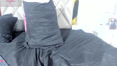 Snapshot of vahiolet_fuentes chatting on February 19, 2025, 10:42 pm vahioleth  online show from February 19, 2025, 10:42 pm
