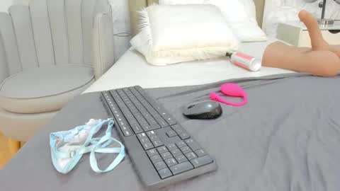 Vaiolet  online show from December 2, 2024, 11:18 pm