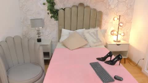 Vaiolet  online show from January 11, 2025, 7:49 pm