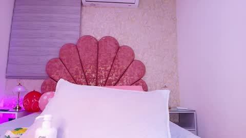 Vaiolet colls online show from February 12, 2026, 12:00 pm