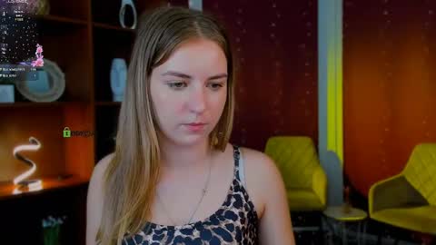 vaiolet_lovely online show from May 14, 2026, 7:37 am