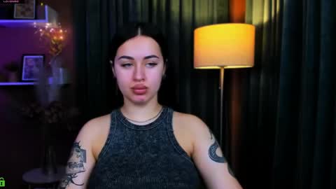 vaiolet_lovely online show from May 26, 2026, 6:37 pm