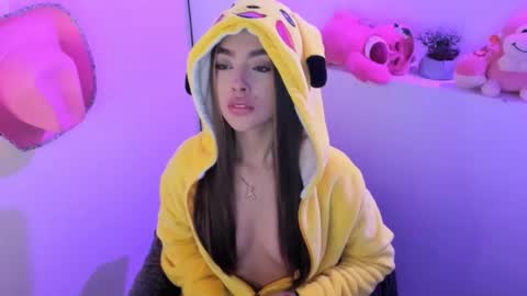 vaiolett_69 online show from February 25, 2026, 5:06 am