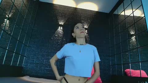 Snapshot of vaiolett_smith chatting on February 27, 2025, 1:49 pm V A I O L E T T S M I T H online show from February 27, 2025, 1:49 pm