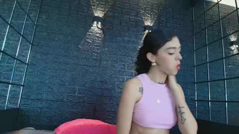 Snapshot of vaiolett_smith chatting on February 28, 2025, 5:26 pm V A I O L E T T S M I T H online show from February 28, 2025, 5:26 pm