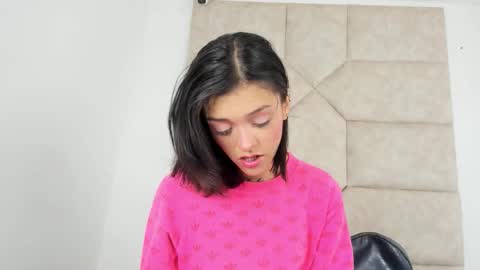 Snapshot of vaiolett_smith chatting on November 6, 2025, 1:34 pm V A I O L E T T S M I T H online show from November 6, 2025, 1:34 pm