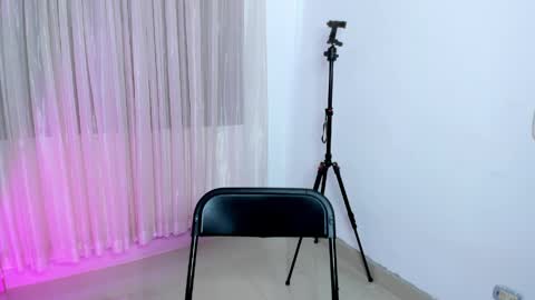 HI IM NEW online show from April 11, 2026, 6:12 pm