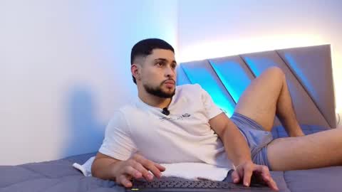 Snapshot of valenssio_moretti chatting on May 26, 2026, 12:50 am valenssio_moretti online show from May 26, 2026, 12:50 am