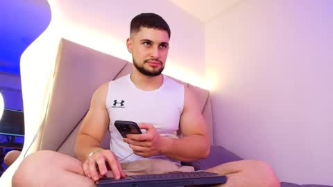 valenssio_moretti online show from July 2, 2026, 1:27 am