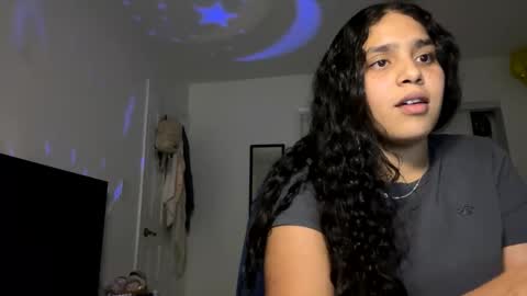 valentina614033 online show from January 4, 2025, 4:33 am