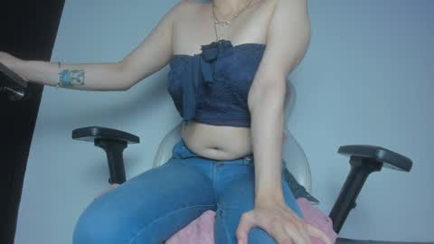 valentina_js_ online show from May 25, 2026, 8:48 pm