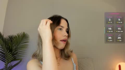 Snapshot of valentina_m17 chatting on October 29, 2025, 11:28 pm VALENTINA online show from October 29, 2025, 11:28 pm