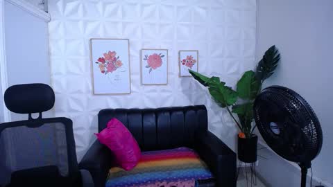 Valentina  online show from November 6, 2025, 2:45 am