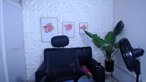 Valentina  online show from November 8, 2025, 5:18 am