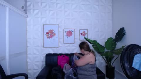 Valentina  online show from November 26, 2025, 10:44 pm