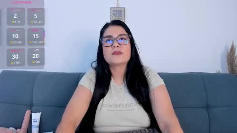 valentina_owens online show from December 17, 2025, 8:15 pm