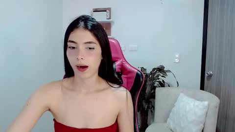 Valentina  online show from November 3, 2025, 12:46 am