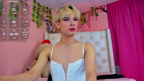 Snapshot of valentinee_xo chatting on June 27, 2026, 5:45 am valentinee_xo online show from June 27, 2026, 5:45 am