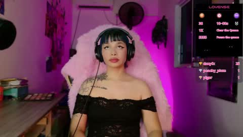 Danielle  Please help me to reach 300 thumbs up online show from December 18, 2025, 8:31 am