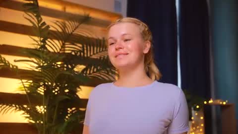 valeri______ online show from June 17, 2026, 7:44 am