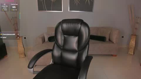 Valeria online show from November 5, 2025, 4:23 am