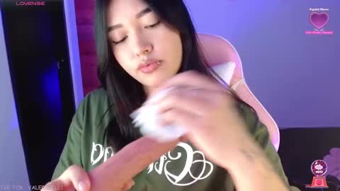 Snapshot of valeribell1 chatting on September 19, 2025, 6:04 am Valeri online show from September 19, 2025, 6:04 am