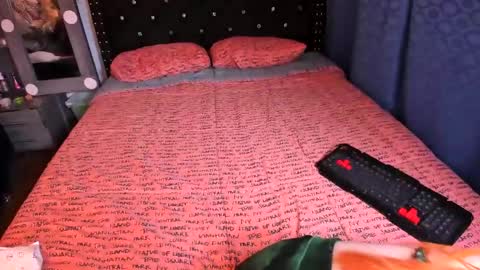 Snapshot of valerie_luxe_ chatting on February 6, 2025, 11:43 am valerie luxe   online show from February 6, 2025, 11:43 am