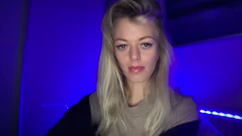 Valerie  online show from November 28, 2025, 9:56 am