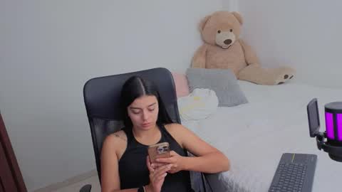 Juli C online show from February 4, 2026, 1:00 am