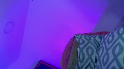 valerin_foxts online show from May 16, 2026, 10:36 am