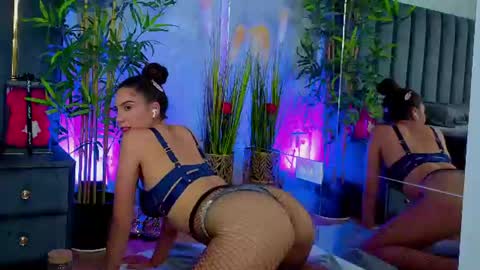 Snapshot of valery_evann chatting on June 11, 2026, 12:43 am Valery online show from June 11, 2026, 12:43 am