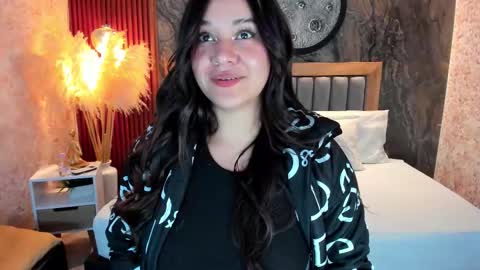 Valerie Shadey  online show from December 4, 2025, 8:06 pm