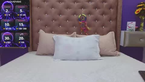 ValeryTunder online show from November 18, 2025, 10:14 pm