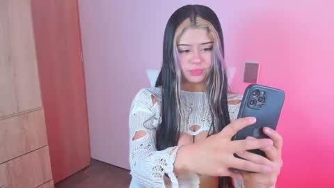 Snapshot of valeska__v chatting on September 29, 2025, 3:33 am your loveee  online show from September 29, 2025, 3:33 am