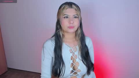 Snapshot of valeska__v chatting on October 14, 2025, 3:29 am your loveee  online show from October 14, 2025, 3:29 am