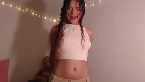 VALIENTE  online show from April 22, 2026, 3:31 am